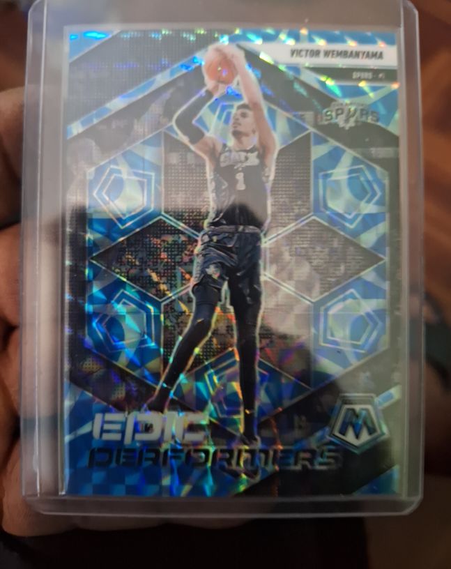 2024-25 Panini Mosaic #1 Victor Wembanyama Epic Performers Silver Mosaic Prizm — front