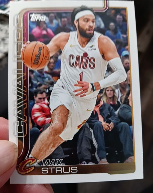 2025-26 Topps #84 Max Strus — front