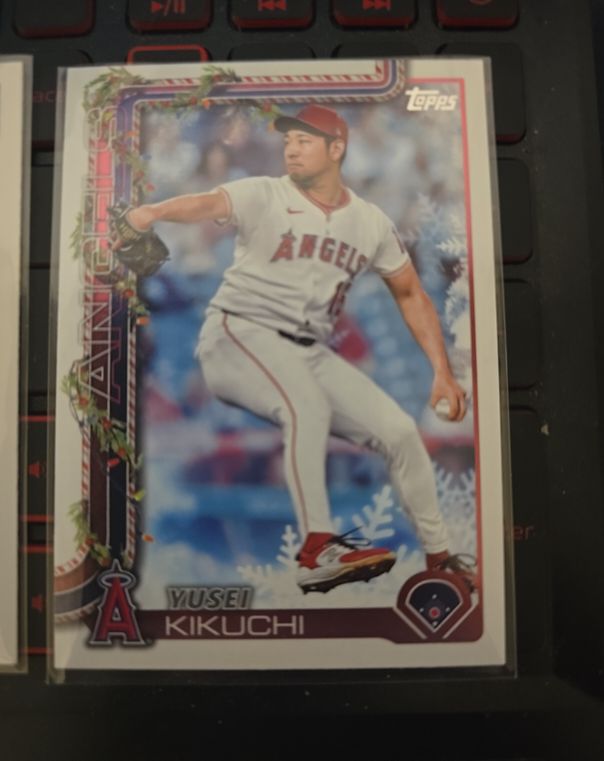 2025 Topps Holiday #H59 Yusei Kikuchi — front