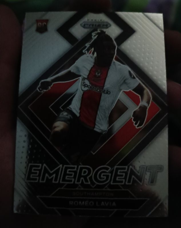 2022-23 Panini Prizm EPL Emergent #22 Roméo Lavia — front