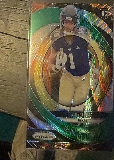 2024 Panini Prizm Portals #9 Rome Odunze Green Wave Rookie Card — front