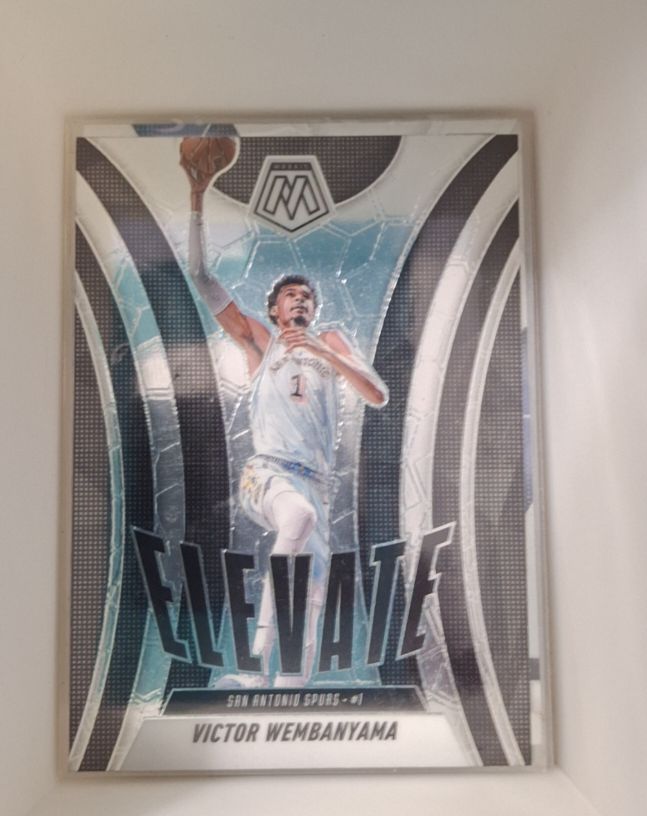 2024-25 Panini Mosaic #11 Victor Wembanyama Elevate — front