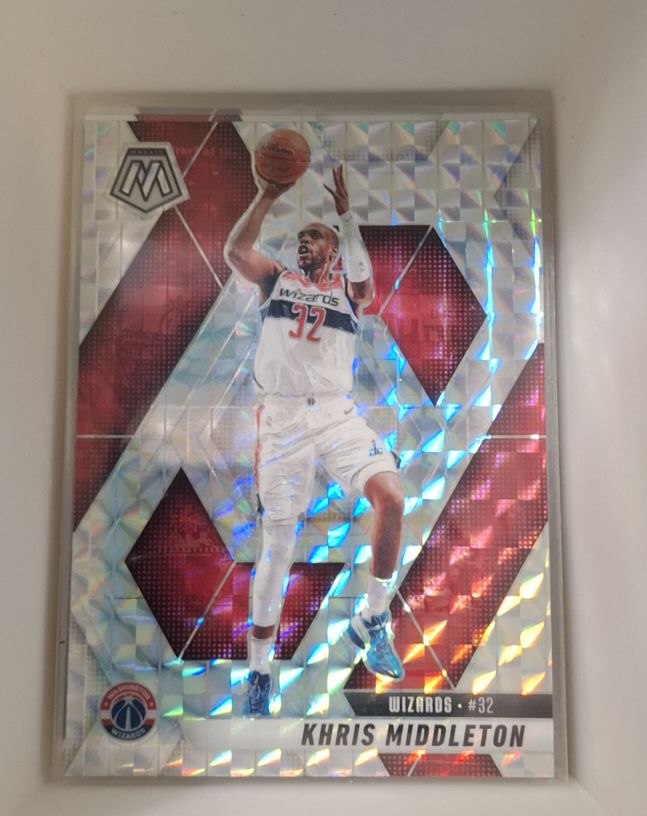 2019-20 Panini Mosaic #32 Khris Middleton — front