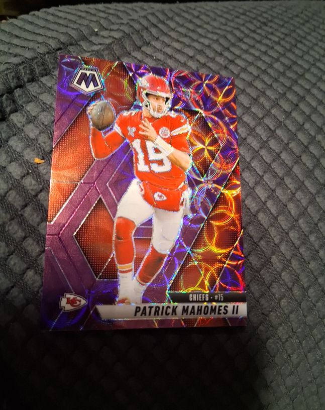 2021 Panini Mosaic Reactive Orange Prizm #15 Patrick Mahomes II — front
