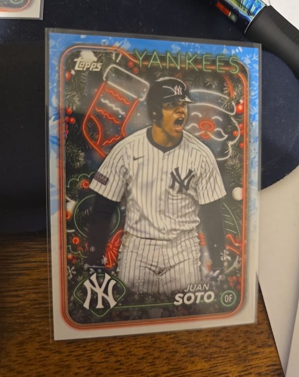 2024 Topps Holiday #H162 Juan Soto — front