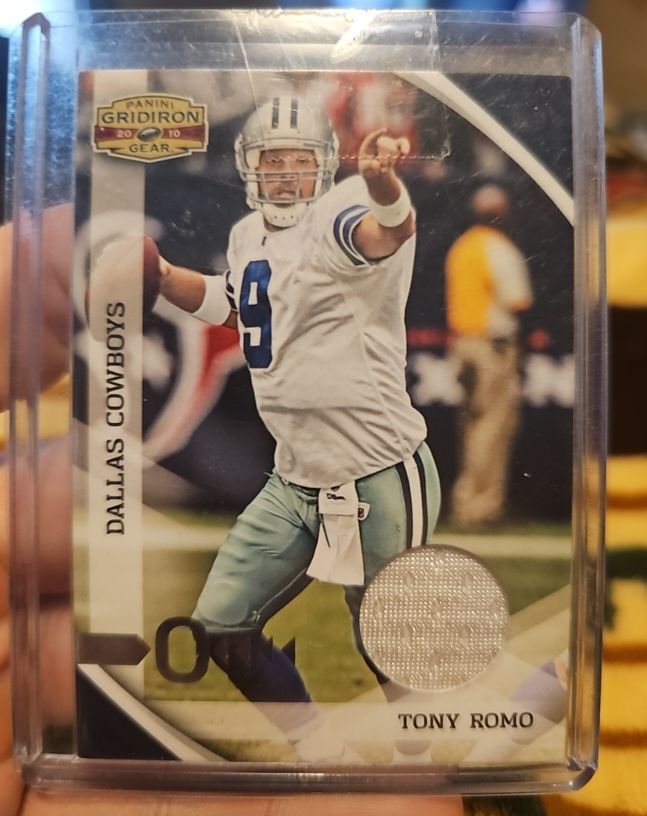 2010 Panini Gridiron Gear #01 Tony Romo — front