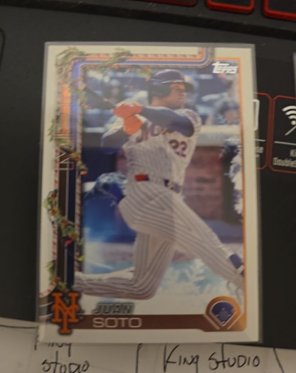 2025 Topps Holiday #H150 Juan Soto — front