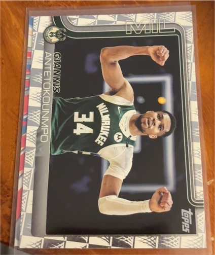 2025-26 Topps #54 Giannis Antetokounmpo — front
