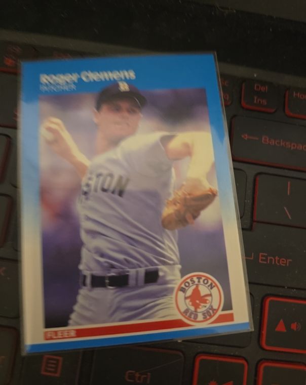 1987 Fleer #32 Roger Clemens — front