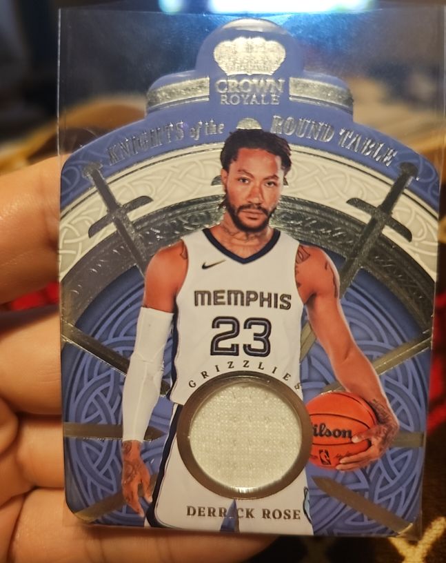 2023-24 Panini Crown Royale Knights of the Round Table #KRT-DRO Derrick Rose — front
