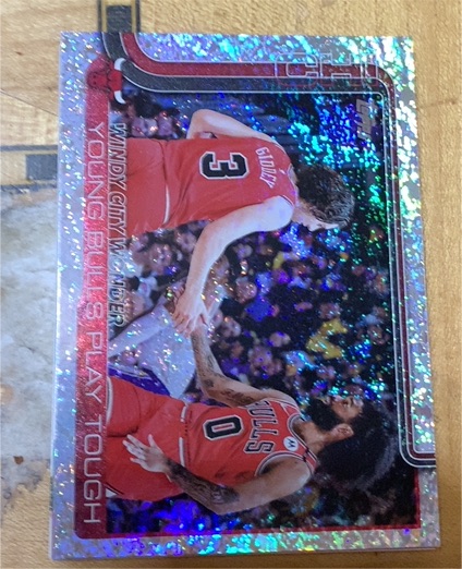 2025-26 Topps #277 Windy City Wonder: Young Bulls Play Tough Josh Giddey — front