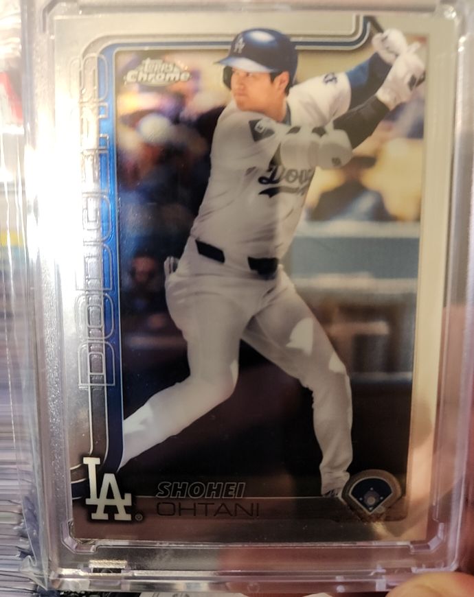2025 Topps Chrome #1 Shohei Ohtani — front