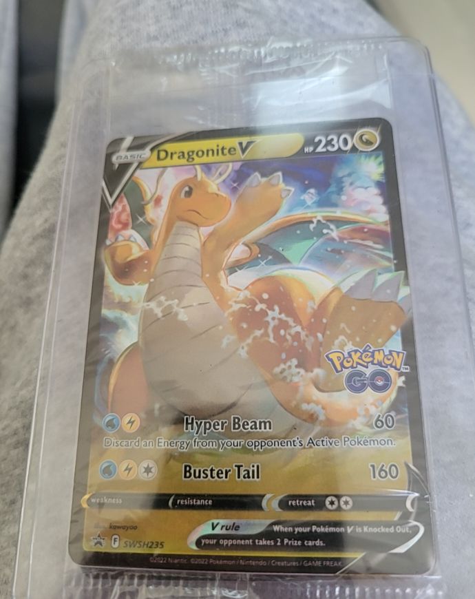 2022 Pokémon TCG SWSH235 Dragonite V — front
