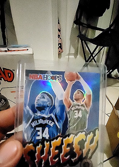 2019 NBA Hoops Giannis Antetokounmpo Squeesh — front