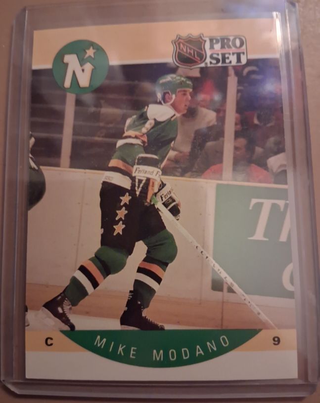 1990-91 Pro Set #142 Mike Modano — front