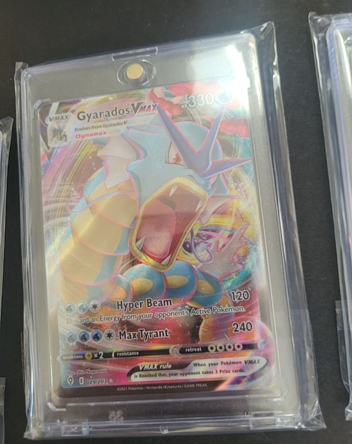 2021 Pokémon TCG #029 Gyarados VMAX — front