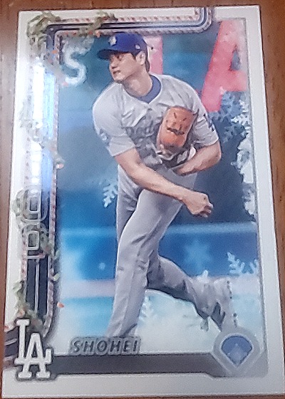 2025 Topps Holiday #H1 Shohei Ohtani — front