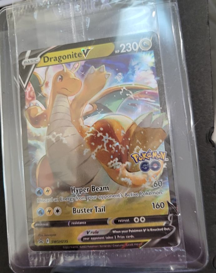 2022 Pokémon TCG SWSH235 Dragonite V — front