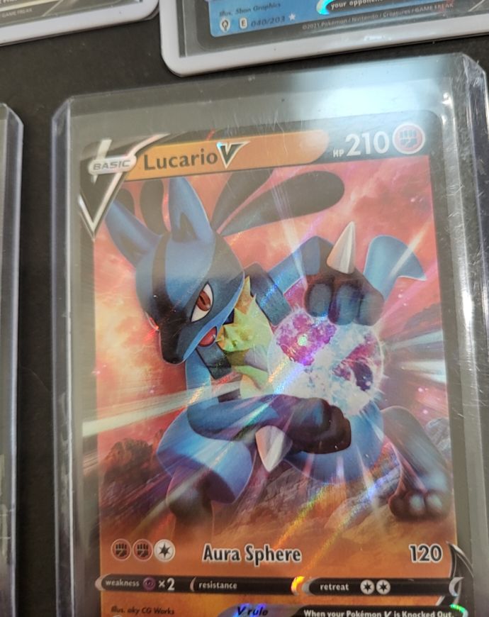 2021 Pokémon TCG Fusion Strike #146 Lucario V — front