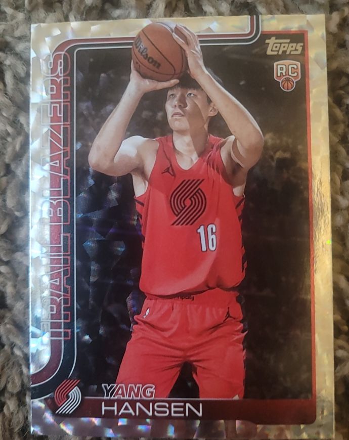 2025-26 Topps #216 Yang Hansen — front