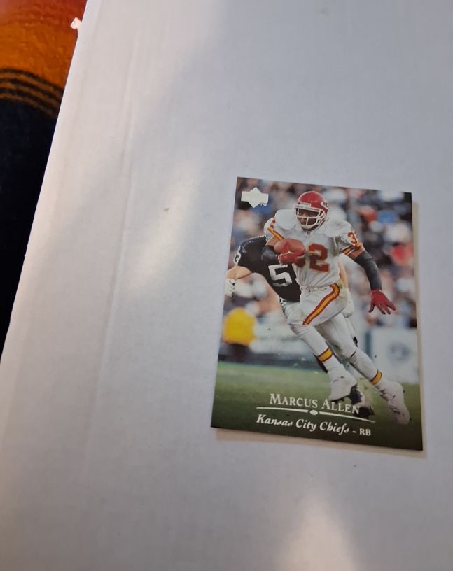 1995 Upper Deck #190 Marcus Allen — front