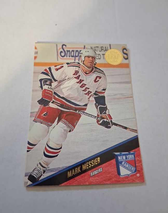 1993 Leaf #158 Mark Messier — front