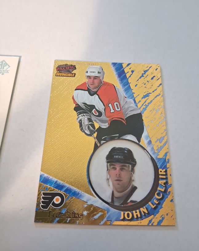 1997-98 Pacific Invincible #101 John LeClair — front