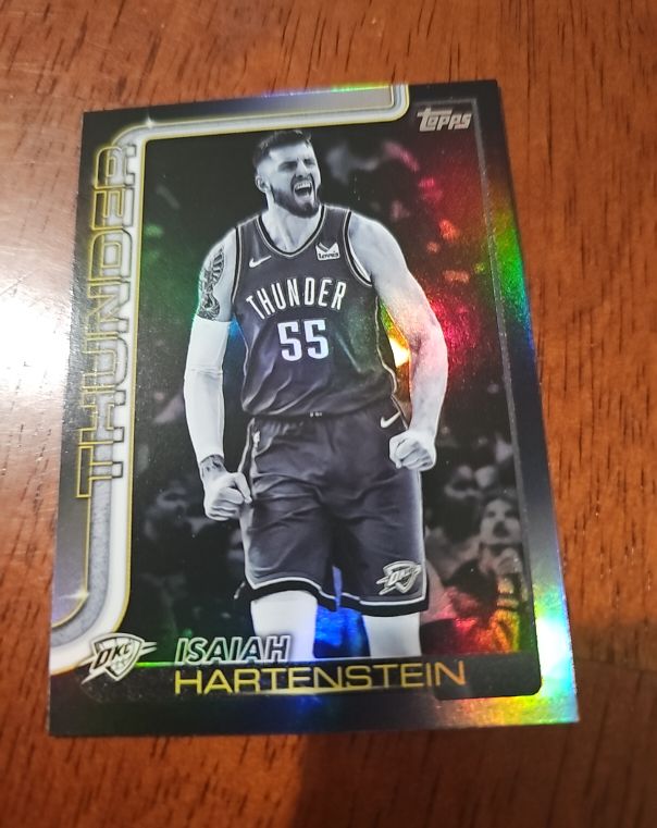 2025-26 Topps Basketball #120 Isaiah Hartenstein — front