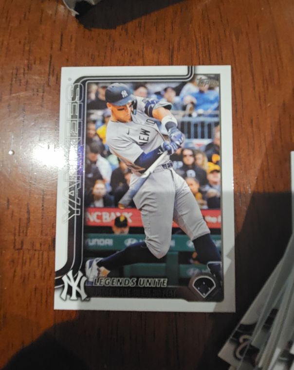 2025 Topps Update #US86 Legends Unite Aaron Judge — front