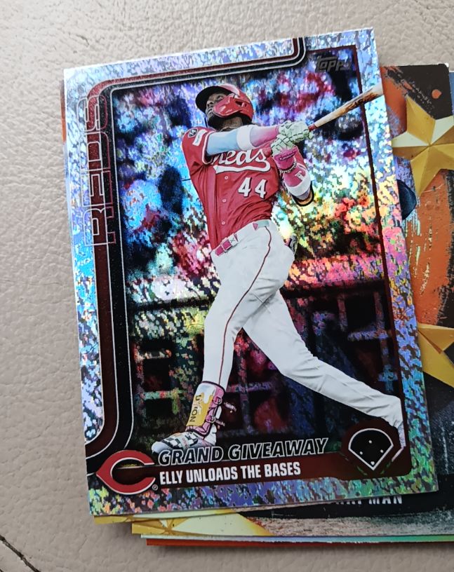 2025 Topps Update #US235 Elly De La Cruz Cincinnati Reds Grand Giveaway — front