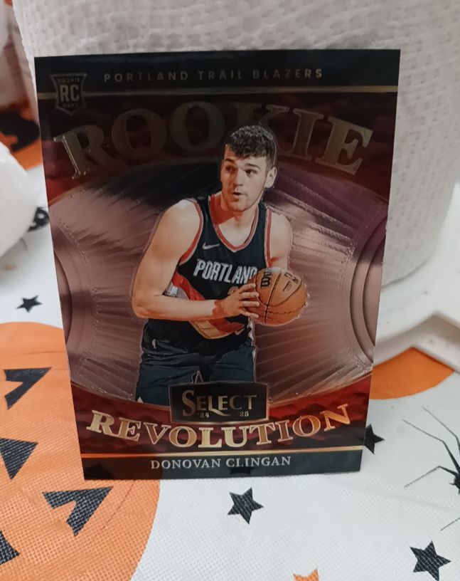 2024-25 Panini Select #11 Donovan Clingan Rookie Revolution — front