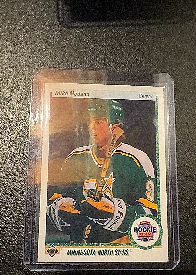 1990 Upper Deck #346 Mike Modano — front