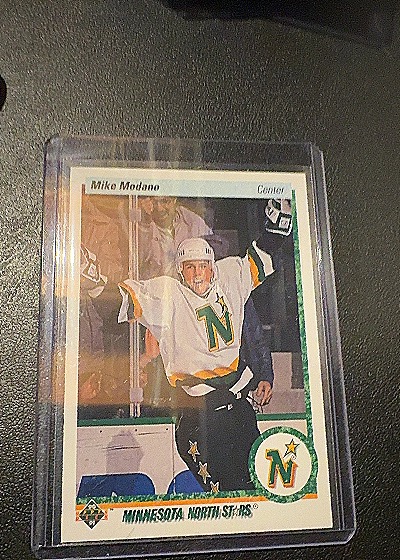 1990-91 Upper Deck #46 Mike Modano Rookie Card — front