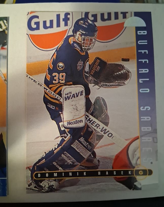 1995-96 Leaf #56 Dominik Hasek — front
