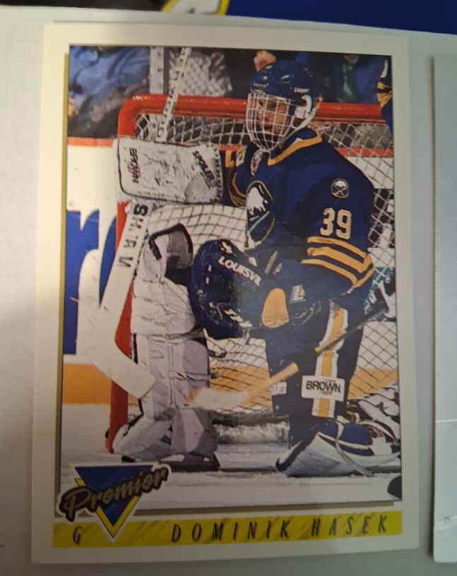 1993-94 Topps Premier #463 Dominik Hasek — front
