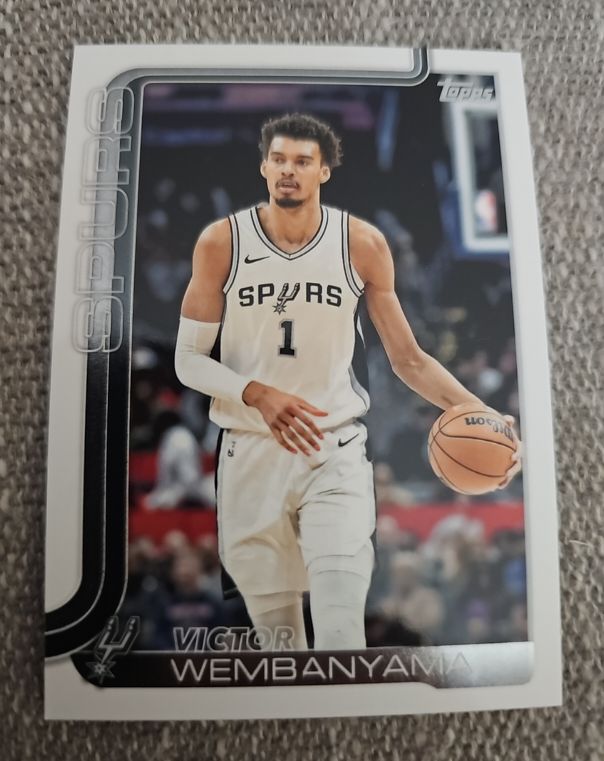2025-26 Topps Basketball #195 Victor Wembanyama — front