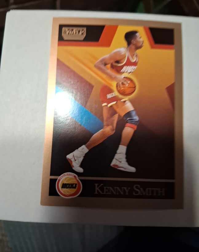 1990-91 SkyBox #385 Kenny Smith — front