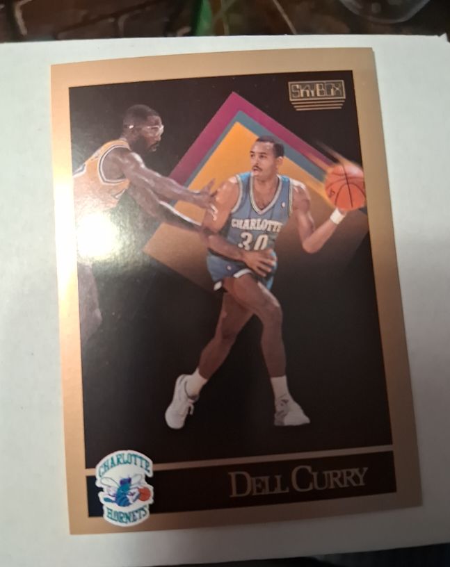 1990-91 SkyBox #28 Dell Curry — front