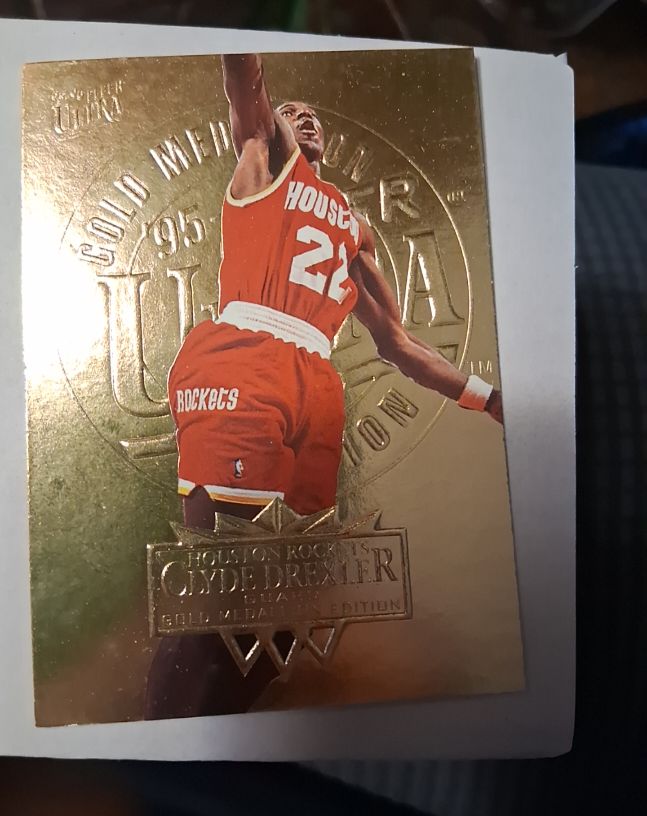 1995-96 Fleer Ultra #66 Clyde Drexler Gold Medallion — front
