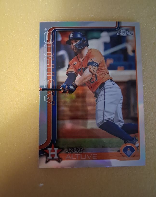 2025 Topps Chrome #77 Jose Altuve — front