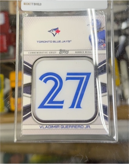 2022 Topps Series 1 Commemorative Jersey Number Medallion #JNM-VG Vladimir Guerrero Jr. — front