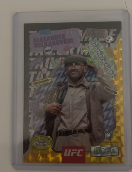 2025 Topps Chrome UFC #TRM-3 Alexander Volkanovski Tailor Made Refractor — front