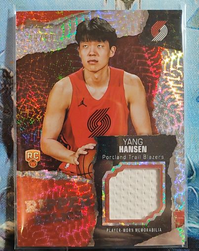 2025-26 Topps Holiday #PR-YH Yang Hansen Relic RC Portland Trail Blazers — front
