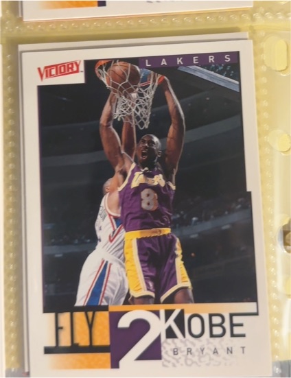 2000-01 Upper Deck Victory #284 Fly 2 Kobe Bryant — front