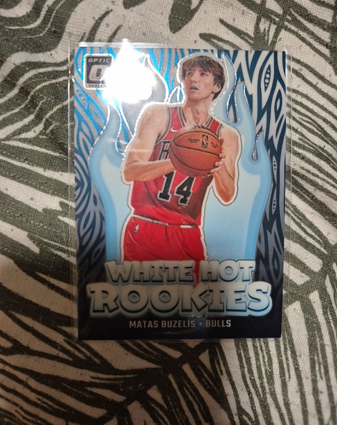 2024-25 Panini Donruss Optic #10 Matas Buzelis White Hot Rookies — front