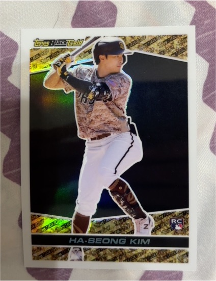 2021 Topps Chrome Update #BGC-28 Ha-Seong Kim Black Gold — front