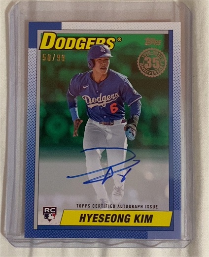 2025 Topps Update #90AU-HK Hyeseong Kim 1990 Topps Autograph #/99 — front
