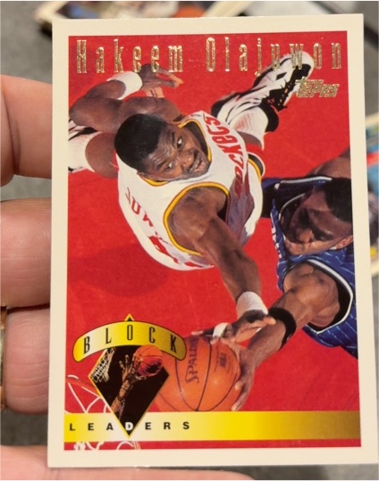 1995-96 Topps #27 Hakeem Olajuwon Block Leaders — front