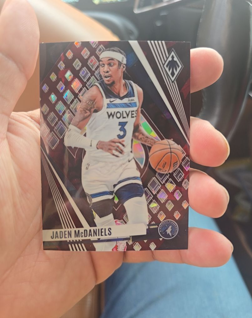 2023-24 Panini Phoenix #19 Jaden McDaniels — front