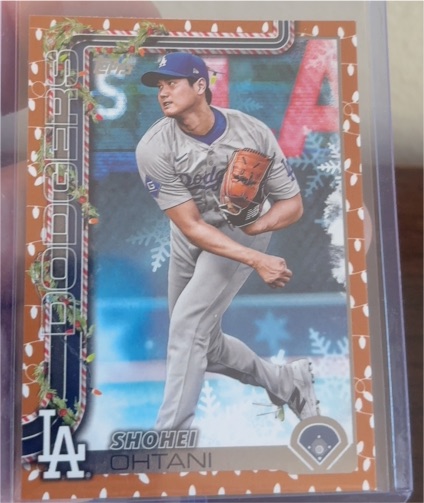 2025 Topps Holiday #H1 Shohei Ohtani — front